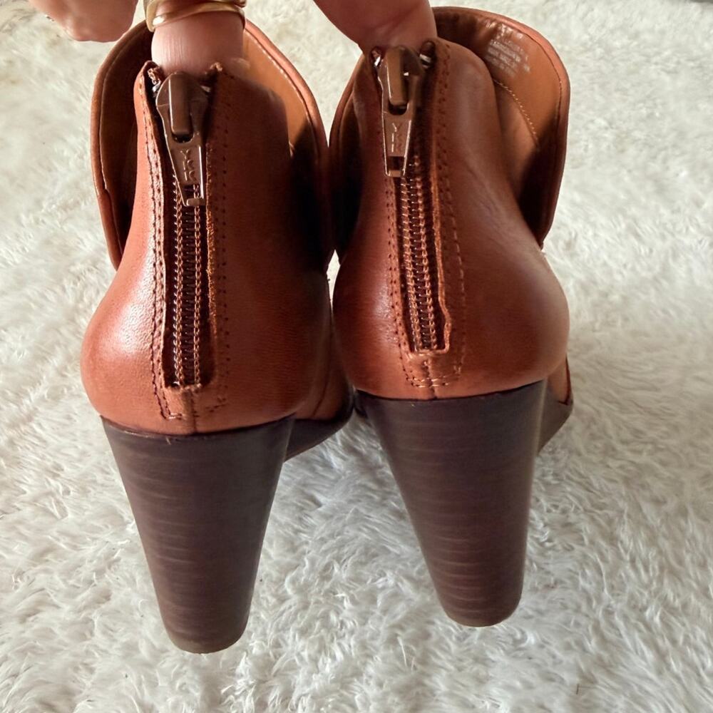 Gianni Bini Done Deal Leather Wedge Booties Womens 6.5 Cognac Brown Back Zip - Picture 8 of 8